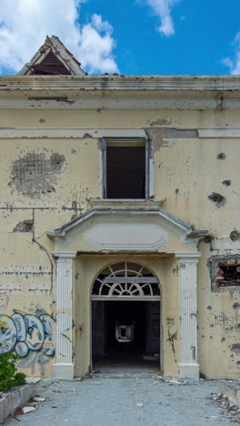 Edificio-Medio-Destruido-Cerca-De-Dubrovnik-En-Vertical