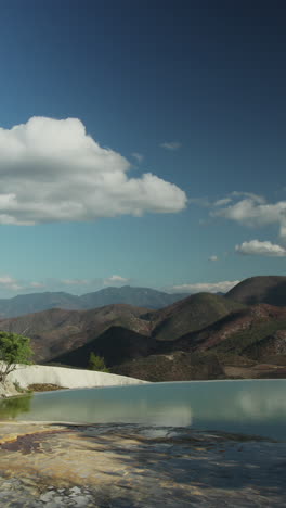 Hierve-Al-Aqua-En-El-Estado-De-Oaxaca,-México-En-Formato-Vertical