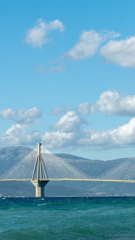 Rio-Antirrio-Brücke-In-Patras,-Griechenland-In-Vertikaler