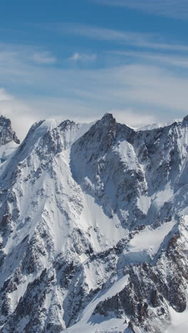 mountain-peaks-of-Mont-Blanc,-Alps-in-vertical