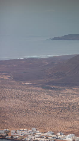 La-Graciosa,-Una-Isla-Canaria-En-Vertical.