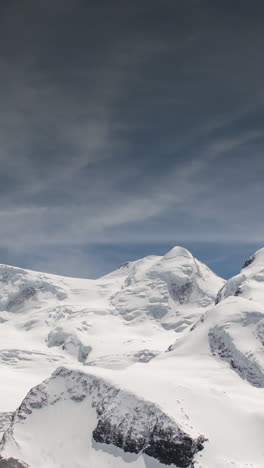Berggipfel-Des-Mont-Blanc,-Alpen-In-Vertikaler