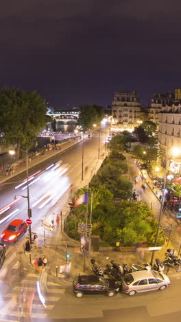 Pariser-Straßenszene-Bei-Nacht-In-Vertikaler