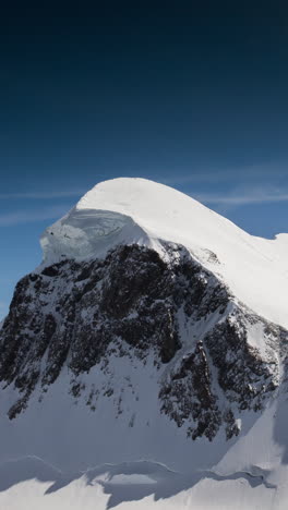 Berggipfel-Des-Mont-Blanc,-Alpen-In-Vertikaler