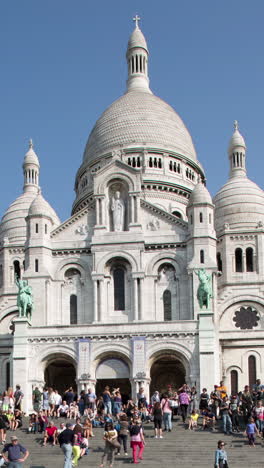 Sacre-Coeur-In-Paris-Im-Hochformat