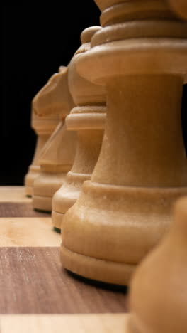 Schachfiguren-Im-Vertikalen-Video