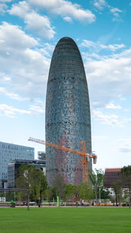 Torre-Agbar-Turm-In-Barcelona-In-Vertikaler