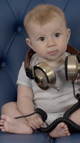 Baby-Mädchen-DJ-Mit-Kopfhörern