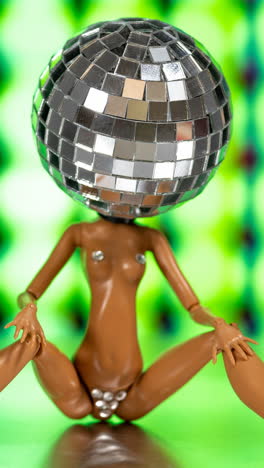 Discodoll-dancing-on-turntable
