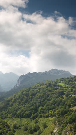 Parque-Nacional-Picos-De-Europa,-España-En-Vertical