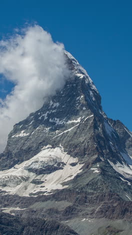 Alpes-Suizos-Matterhorn-En-Vertical