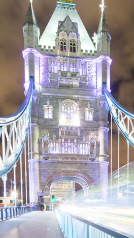 Zeitraffer-Der-Tower-Bridge-In-London-Im-Hochformat
