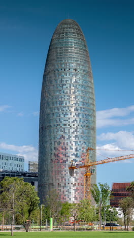 Torre-Agbar-Turm-In-Barcelona-In-Vertikaler