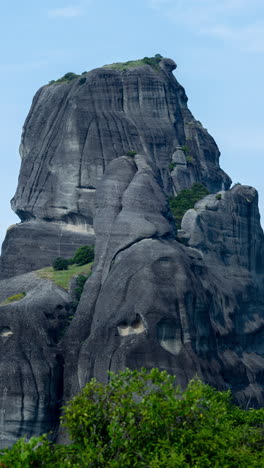 Meteora-Felsformationen-Und-Klöster-In-Griechenland-In-Vertikaler