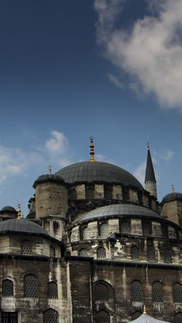 Mezquita-En-Estambul,-Turquía-En-Vertical.