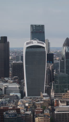 london-city-skyline-timelapse-in-vertical