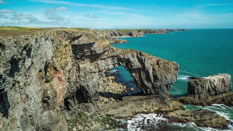 Puente-Verde-De-Gales,-Costa-De-Pembrokeshire,-Naturaleza