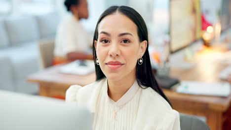 Woman-at-desk-with-smile,-pride