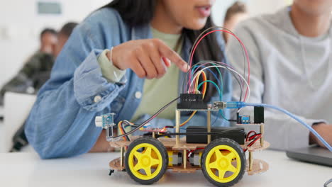 Robotics,-education-and-hands-of-children