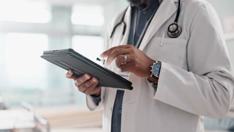 Closeup,-man-and-doctor-with-a-tablet