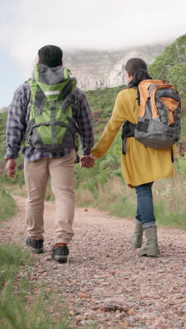 Backpack,-couple-holding-hands