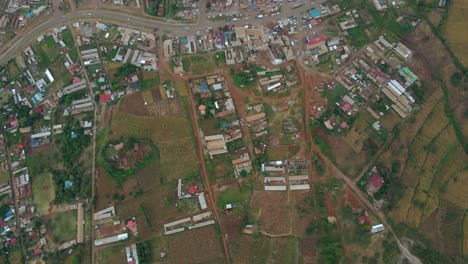 Vista-Aérea-De-Drones-De-La-Casa-Y-La-Agricultura-En-Las-Zonas-Rurales-De-Kenia---Ojo-De-Pájaro,-Disparo-De-Drones