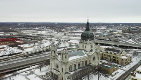 Aerial-Orbiting-Shot-Approaching-the-Basilica-of-Saint-Mary-Church,-Minneapolis