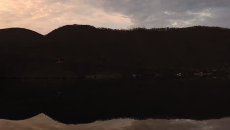 Reflection-of-Tarnita-Lake-,-late-evening