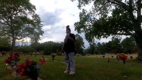 Black-woman-with-Mask-visiting-gravesite-of-loved-one-during-pandemic