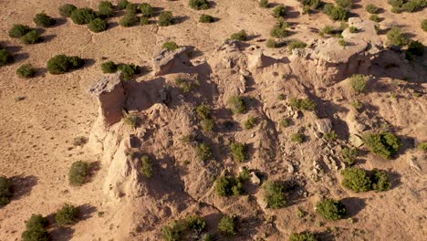 Drone-4K-Desert-Flying-up-from-rock-bed