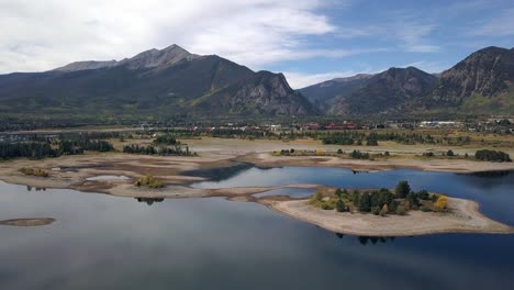 Lake-before-the-Colorado-Rocky-Mountains