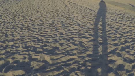 Legs-shiloutte-on-a-sand-beach.-Slow-motion