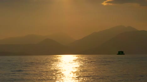 Torri-Del-Benaco---Sonnenuntergang-Am-Gardasee,-Comer-See,-Lago-Maggiore,-Italien