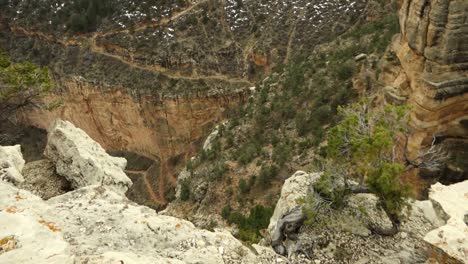 A-dolly-shot-off-the-rim-of-the-Grand-Canyon,-giving-a-sense-of-vertigo