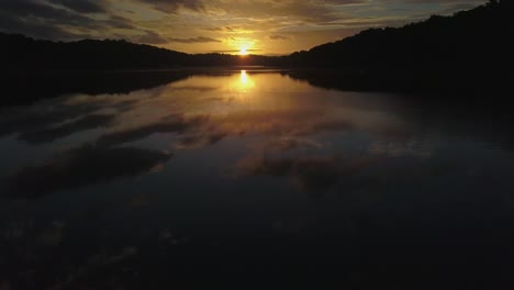 sunrise-on-the-lake