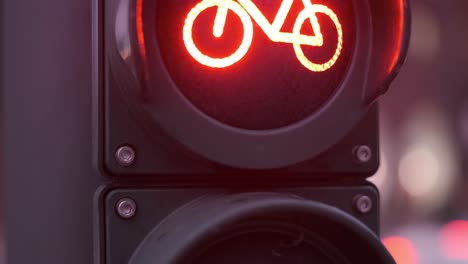 Slowmotion-broll-of-a-traffic-light-with-a-blurry-background-in-Hamburg