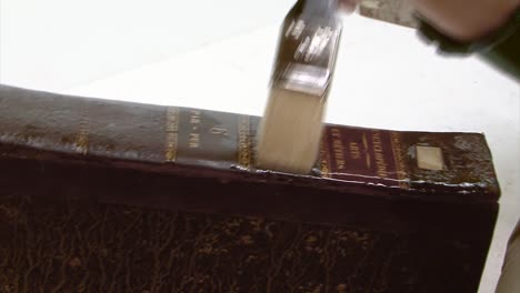 conservation-of-old-book-reconditioning-leather