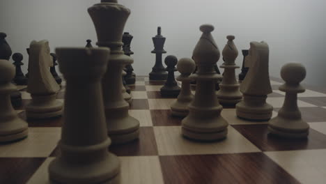 Schachspiel-Defensive-Weiße-Burg-Taktischer-Zug-Zum-Schutz-Des-Königs,-Selektiver-Fokus