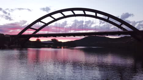 360-Penny-Backer-Bridge-über-Den-Lake-Austin-Während-Des-Sonnenuntergangs