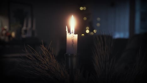 A-single-lit-candle-in-a-cozy-warm-environment-at-christmas-time
