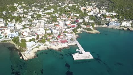 Drohnenschuss-über-Der-Insel-Aigina-In-Griechenland