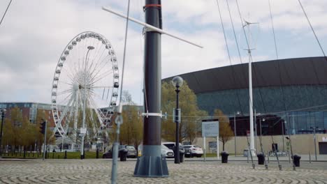 Arena-Und-Riesenrad-An-Den-Docks-Von-Liverpool