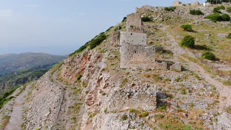 Gran-Tiro-De-Drones-De-Ruinas-En-La-Isla-De-Spinalonga,-Creta,-Grecia