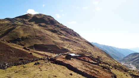 Luftdrohnen-Landschaftsaufnahme-Der-Anden-In-Peru5