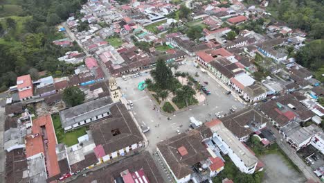 Ciudad-De-Salento,-Por-Lo-Tanto,-Colombia-B