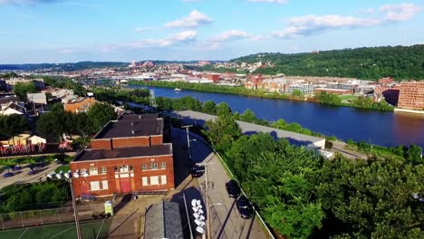 Drone-rising-shot-next-to-the-Allegheny-River,-River-Avenue,-East-Ohio-Street