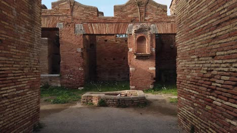 Buildings-of-Ostia-Antica,-a-huge-archaeological-site-located-in-the-outskirts-of-Rome