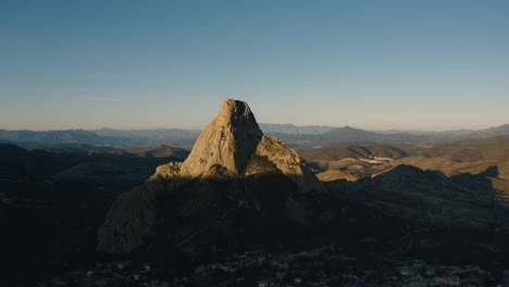 Panoramic-aerial-view-of-peña-de-bernal,-cinematic-4k