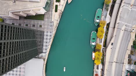 Drone-footage-over-chicago-river