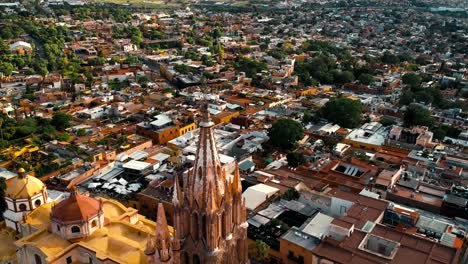 Aerial-drone-shot-of-San-Miguel-de-Allende-over-the-church